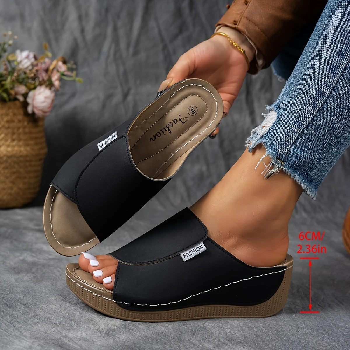 🔥Last Day Promotion 50% OFF - Women's Comfortable Thick Sole Arch Support Leather Slippers