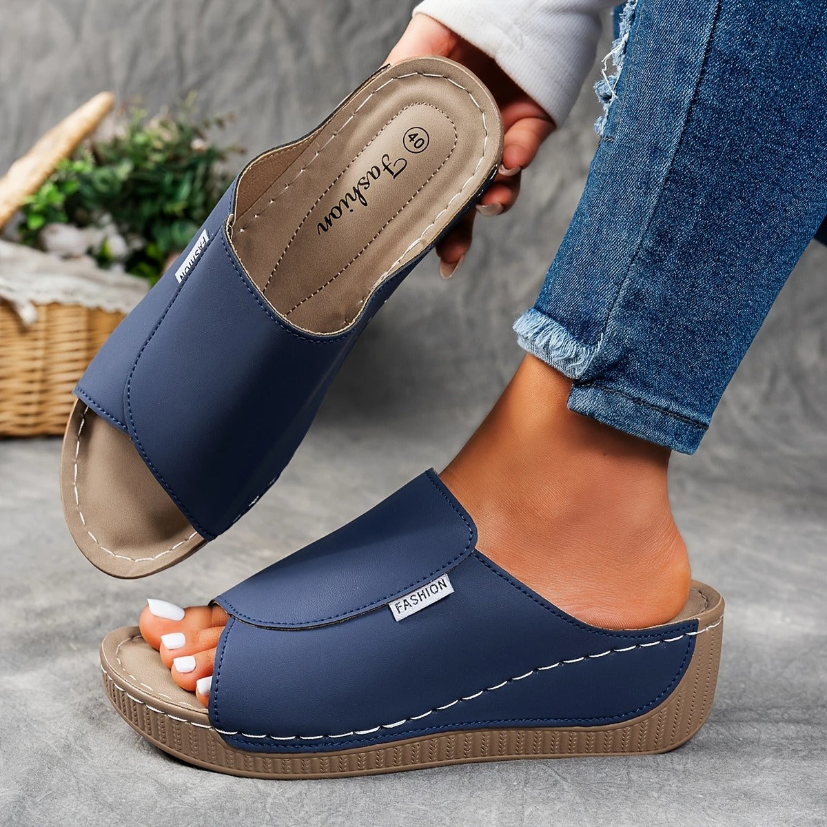 🔥Last Day Promotion 50% OFF - Women's Comfortable Thick Sole Arch Support Leather Slippers
