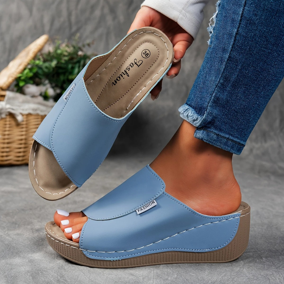 🔥Last Day Promotion 50% OFF - Women's Comfortable Thick Sole Arch Support Leather Slippers