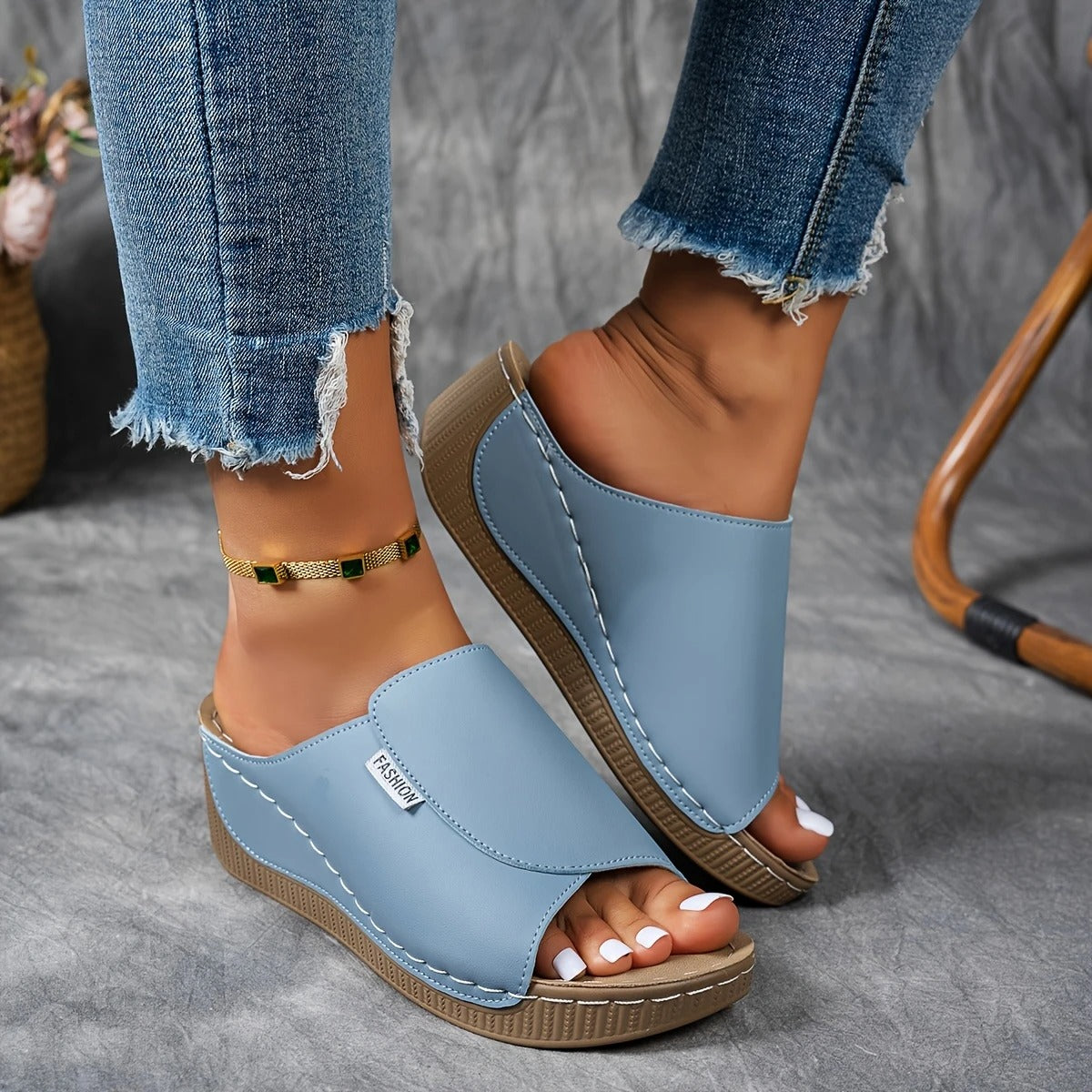 🔥Last Day Promotion 50% OFF - Women's Comfortable Thick Sole Arch Support Leather Slippers